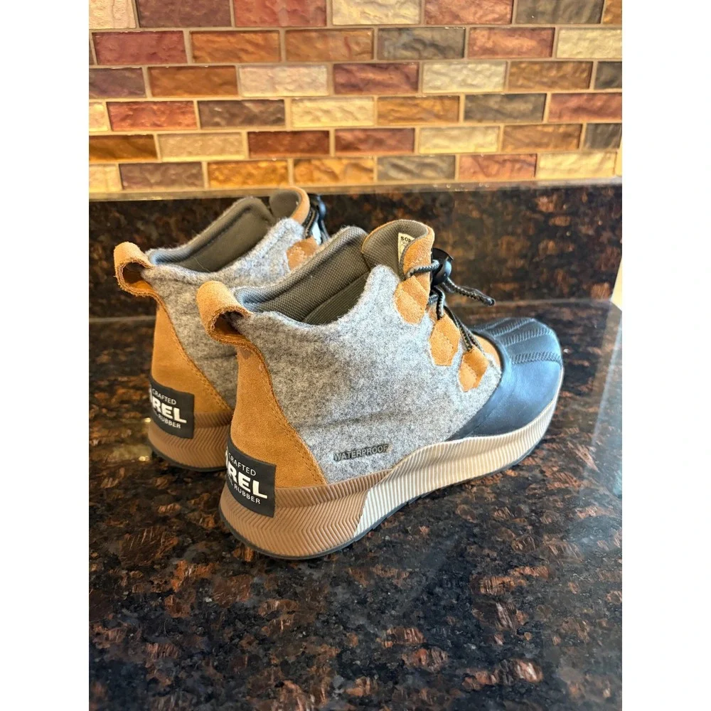 Sorel Out N About Classic Boots Kids Size 4 Gray Brown Waterproof Duck Boots Exc